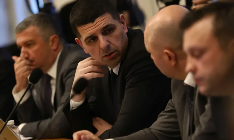 Мирчев: Президентът все по-уверено марширува по ръба на българската конституция - Tribune.bg