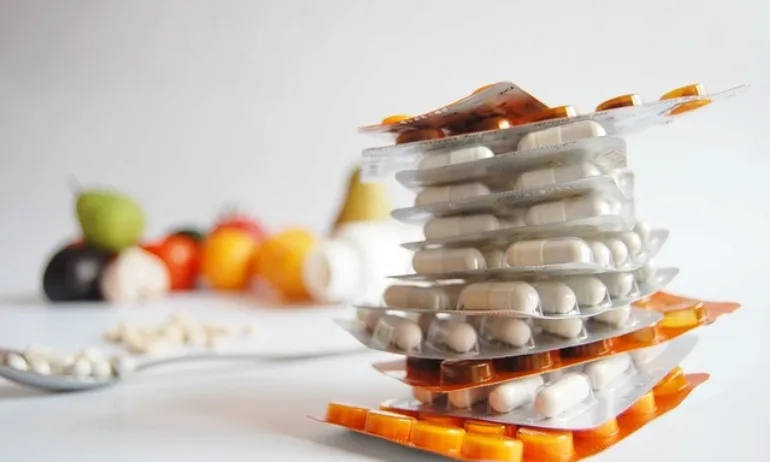 Заради недостига на лекарства у нас: Българи пазаруват от аптеки в Северна Македония - Tribune.bg