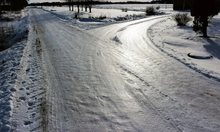 Жълт код за поледици в шест области - Tribune.bg