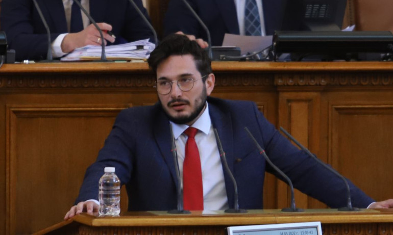 Кирил Петков е убеждавал депутат от ИТН да преосмисли поведението си - Tribune.bg
