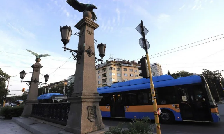 Освободиха движението по Орлов мост и Ректората, палатките са разчистени - Tribune.bg