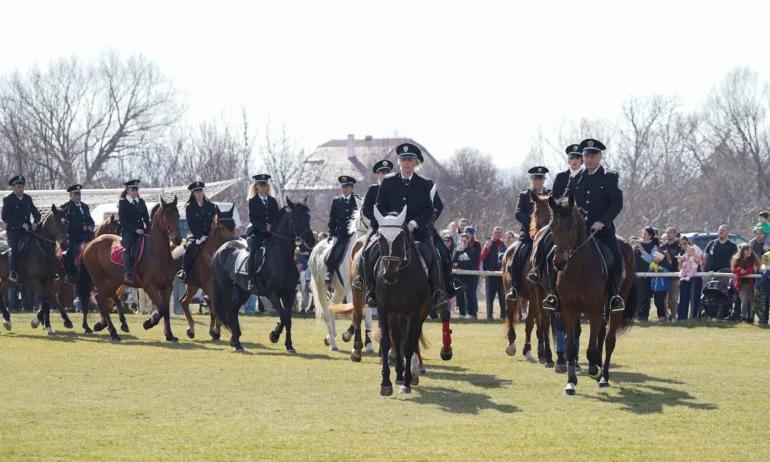 Над 124 хиляди българи с имен ден на Тодоровден - Tribune.bg