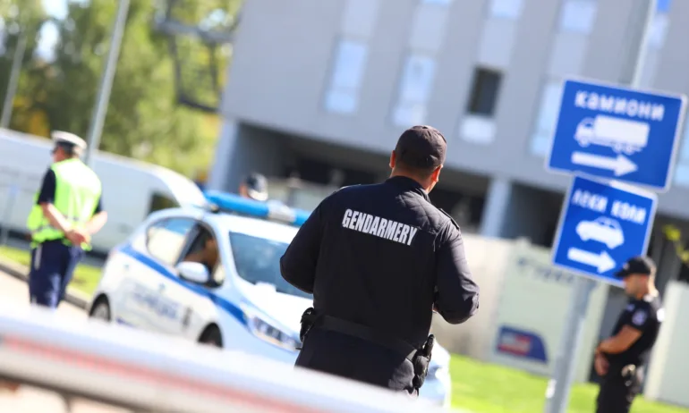 Прокуратурата проверява причината за катастрофата на два джипа на жандармерията в Царево - Tribune.bg