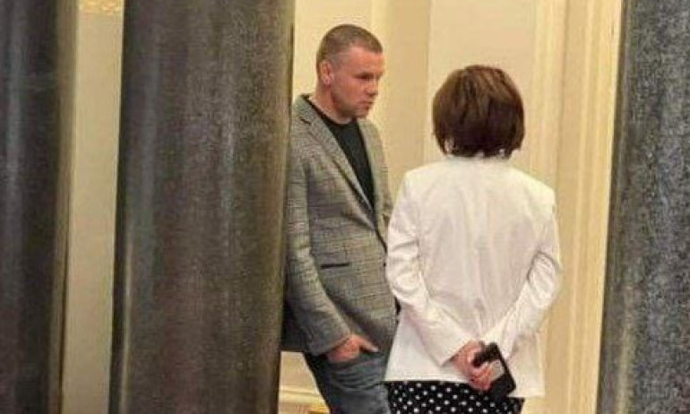Хазарта и Десислава Атанасова изловени в кулоарите на НС - Tribune.bg