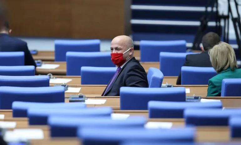 Сашо Симов за Николай Младенов: Универсален слуга - Tribune.bg