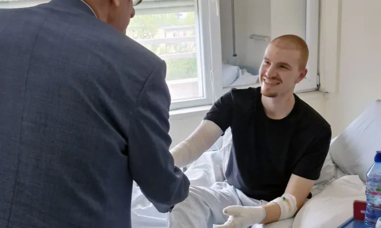 Министър Кирилов посети УМБАЛ Свети Георги и се срещна с пациентите от Кочани - Tribune.bg