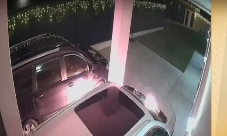 Маскиран мъж подпали кола в Гоце Делчев под прозорците на спящи деца - Tribune.bg