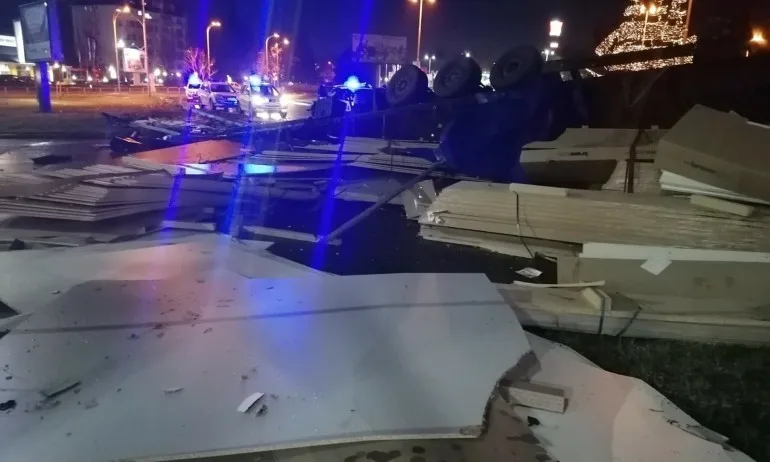 Удължиха ареста на 18-годишния, откраднал и преобърнал тир след гонка в Бургас - Tribune.bg