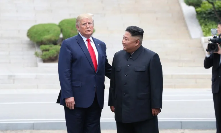 Тръмп и Ким се срещнаха между двете Кореи - Tribune.bg