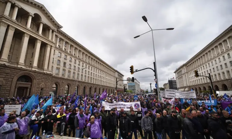 Протестиращи енергетици и миньори блокираха центъра на София - Tribune.bg