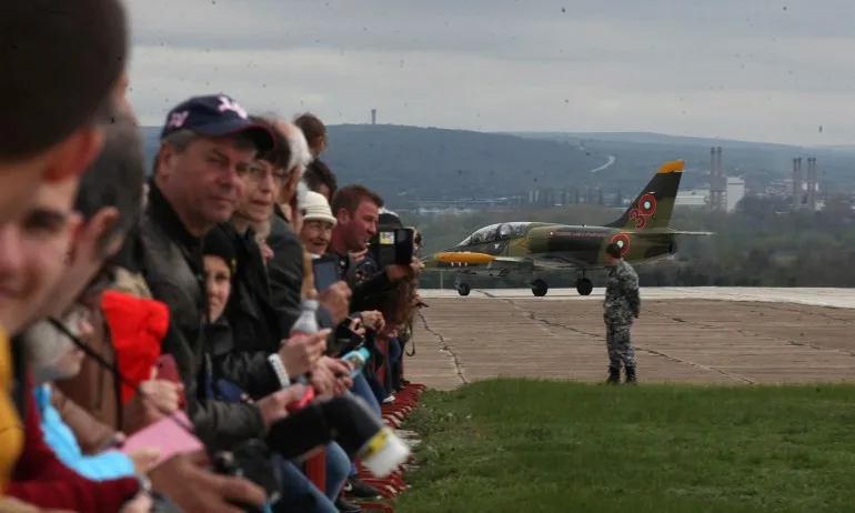 Рестартът на авиационното училище в Долна Митрополия е все по-близо - Tribune.bg