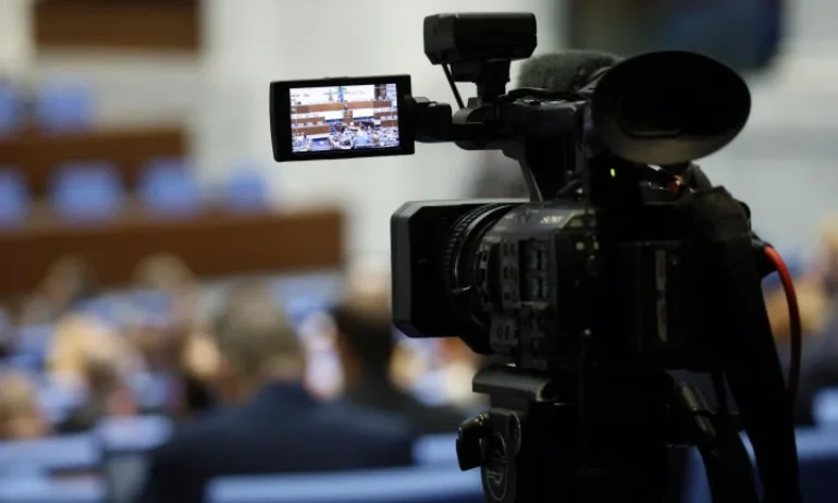 Депутатка от Величие поиска да бъде с бебето си в Народното събрание - Tribune.bg