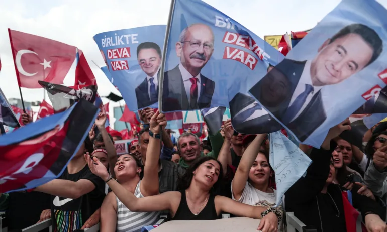 Турската опозиция на огромен митинг преди изборите, мечтае за победа над Ердоган (СНИМКИ) - Tribune.bg