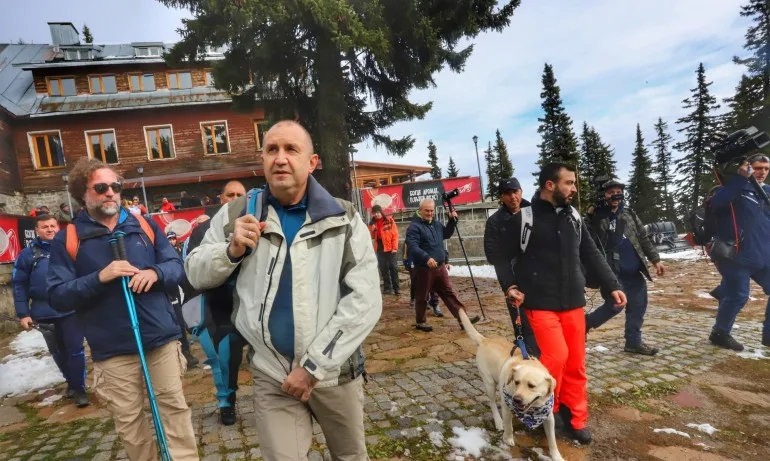 ОТ АРХИВА: Кого имитира Радев? Прочутият поход до Черни връх на Иван Костов през 2000 година - Tribune.bg