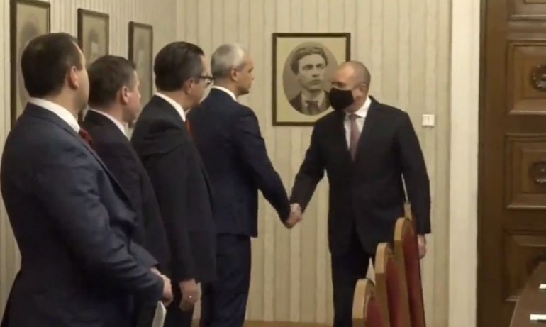 Възраждане пред Радев: Не сме склонни на компромис в този момент за Македония - Tribune.bg