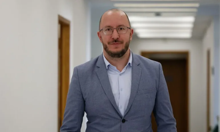 Михаил Кръстев: Зле е управлението на публичните финанси, парите на държавата не са зле - Tribune.bg