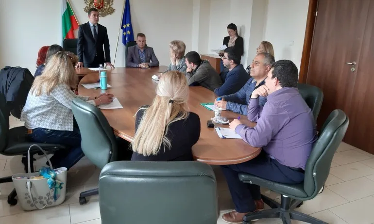 В ММС бяха подписани договори по Национална програма за младежта (2016-2020) - Tribune.bg