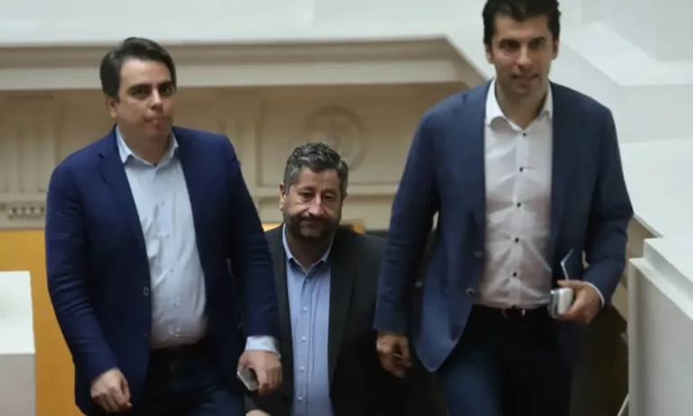 Кирил Петков след почивка на морето: Всичко е наред, няма хаос и криза, не сме затворили вратата пред ДБ - Tribune.bg