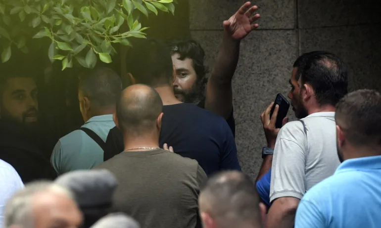 Сагата в Бейрут: Мъжът, който държа заложници се предаде и ще получи част от спестяванията си - Tribune.bg