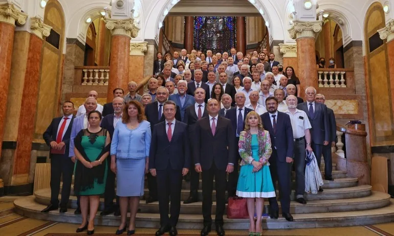 Очаквано: Румен Радев подкрепи работата на служебния кабинет - Tribune.bg