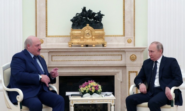 Путин пред Лукашенко: Има положителни промени в преговорите с Украйна - Tribune.bg