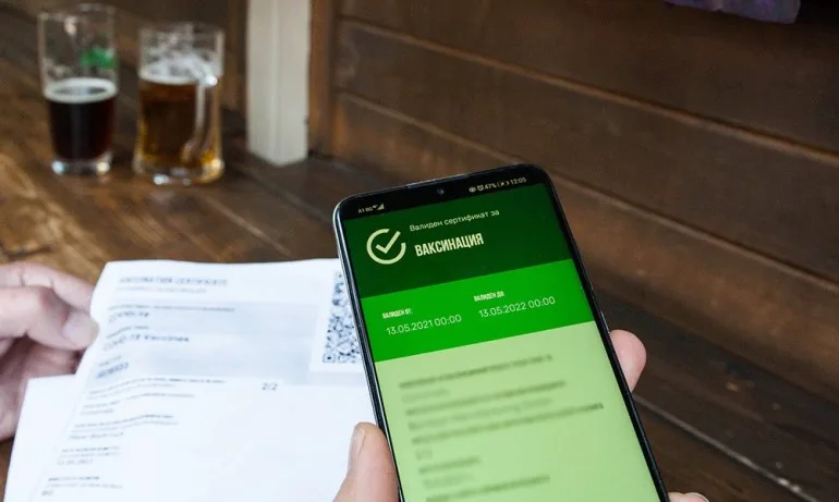 Стотици на протест в Хасково срещу зеления сертификат - Tribune.bg