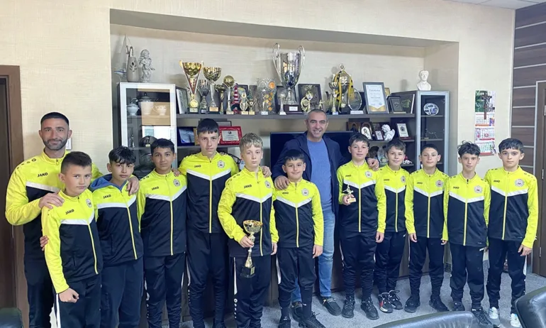 Нов футболен трофей в колекцията на община Луковит - Tribune.bg