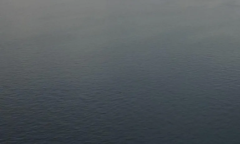 Продължава операцията по търсене и спасяване след инцидента с рибарски кораб в района на Маслен нос - Tribune.bg