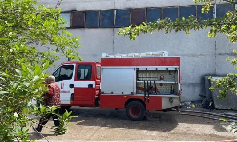 Гори хранителен завод в село Катуница, евакуирани са работниците - Tribune.bg