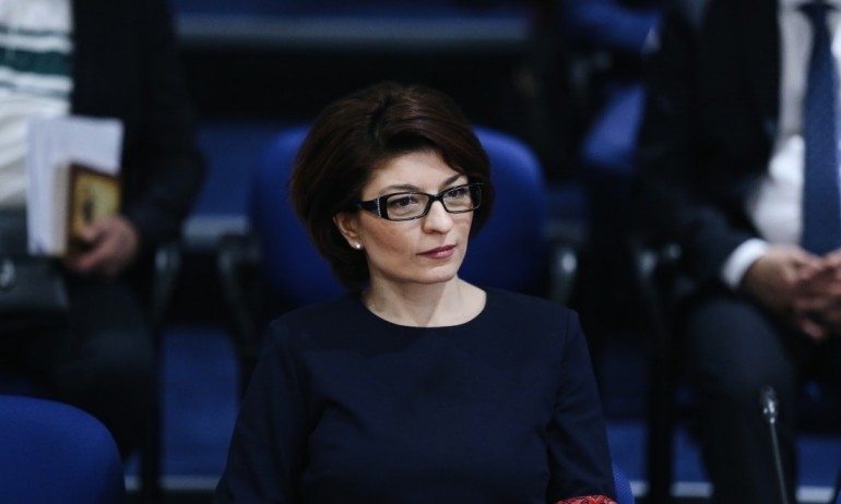 Десислава Атанасова: Обмисляме вот на недоверие срещу правителството - Tribune.bg