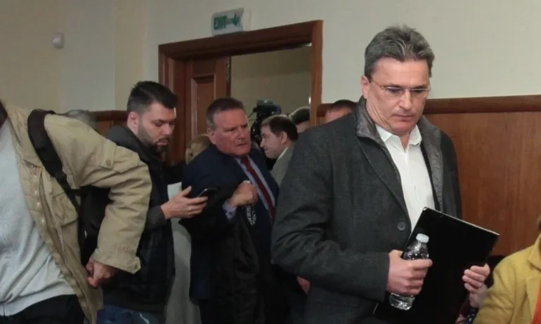 Бисер Лазов: Цветан Василев превеждаше месечно по 25 000 лева на Иван Костов - Tribune.bg