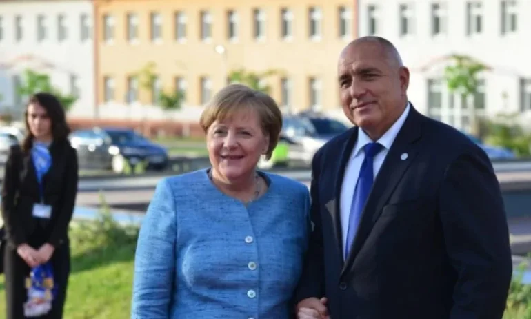 Ангела Меркел със специален подарък към Бойко Борисов - Tribune.bg