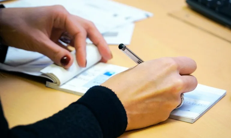 Потребителските центрове за административно обслужване ще работят - Tribune.bg