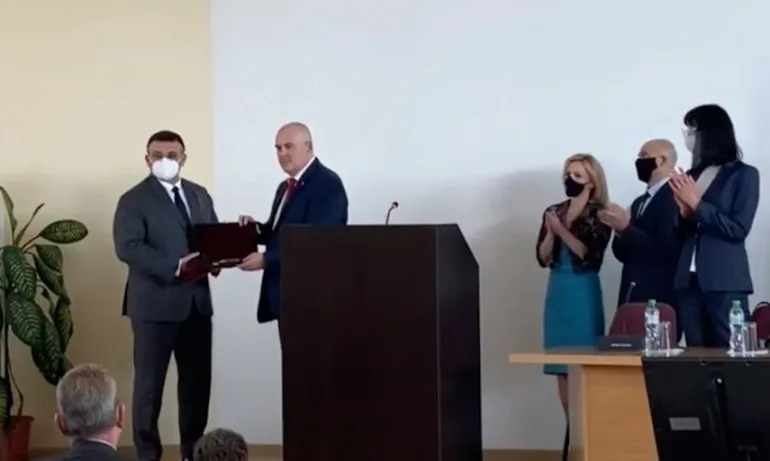 Главният прокурор Иван Гешев награди Младен Маринов - Tribune.bg