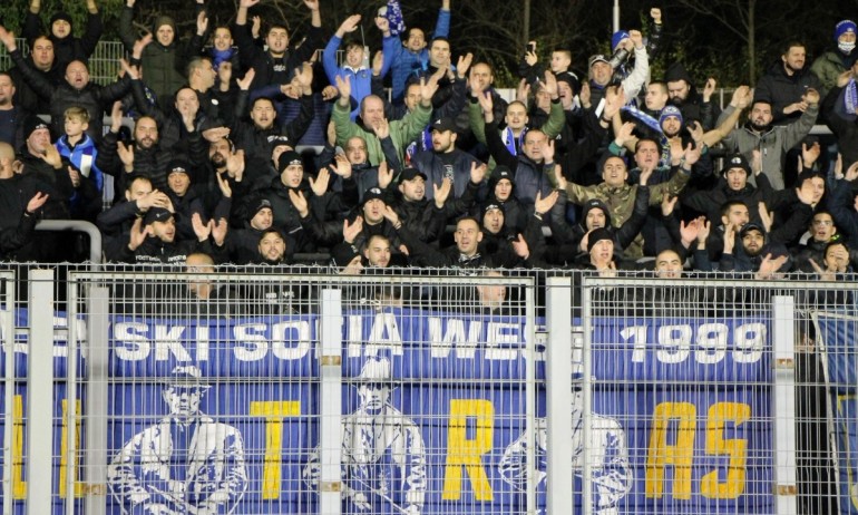Феновете на Левски готови на щурм, за да гледат мача с Царско село - Tribune.bg