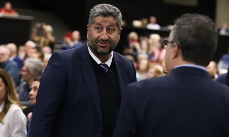 Как Христо Иванов изпадна в изолация? - Tribune.bg