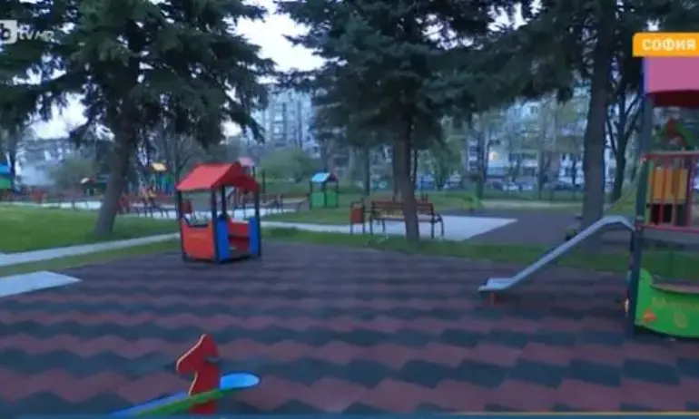 Малки бегълци: Три деца успяха да избягат от детска градина в столичния кв. Люлин - Tribune.bg