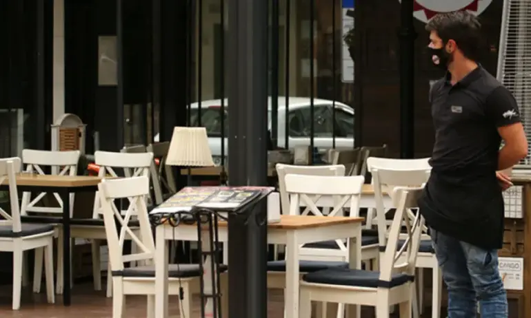 Столичната община връща такса тротоарно право в пълния ѝ размер от 1 април - Tribune.bg