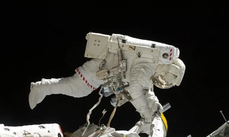 Астронавтите на МКС останаха без тоалетни, използват памперси - Tribune.bg
