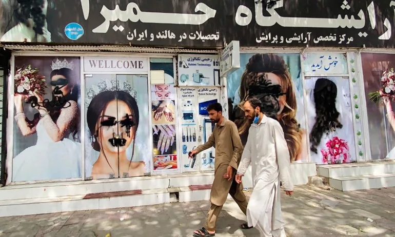 Към момента 20 български граждани са напуснали Кабул - Tribune.bg