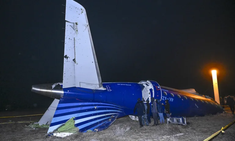 Ройтерс: Пътническият самолет на Азербайджанските авиолинии е бил свален от руска ракета - Tribune.bg