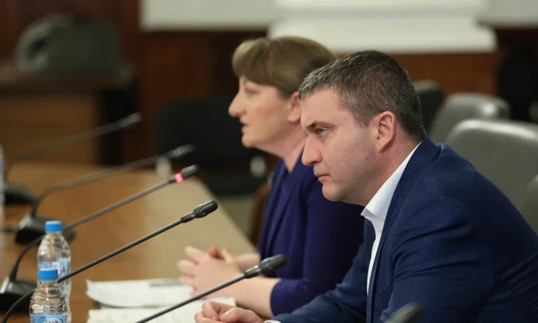 Горанов: Увеличението на пенсиите от юли остава - Tribune.bg