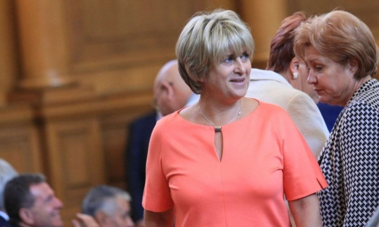 Весела Лечева: Крепим кабинета заради постовете на няколко послушни другари - Tribune.bg