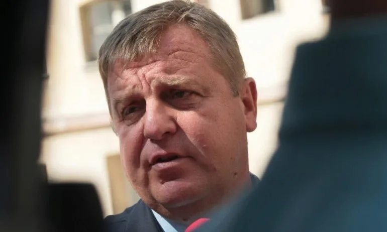 Каракачанов: Ситуацията по границите е спокойна, не се налагат специални мерки - Tribune.bg