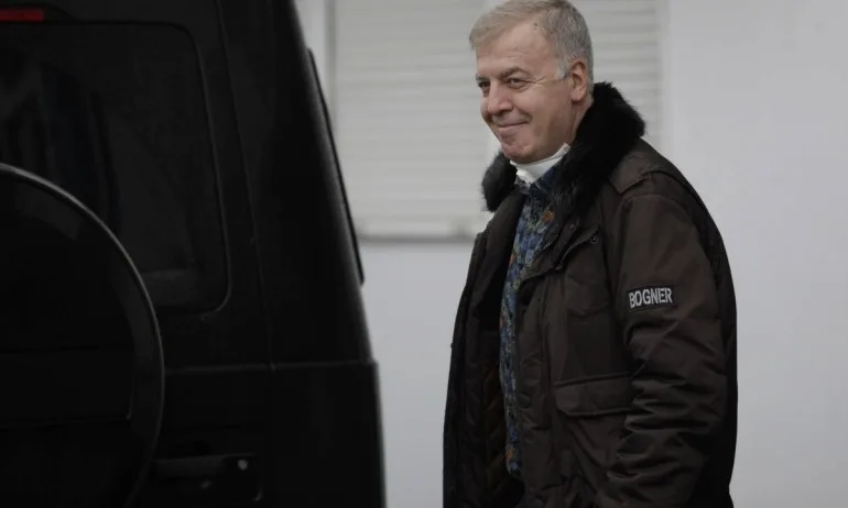 Стана ясно колко ще вземе Наско Сираков за акциите - Tribune.bg