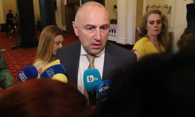 Каримански: Поръчки за електронното управление са изготвени за определена фирма - Tribune.bg