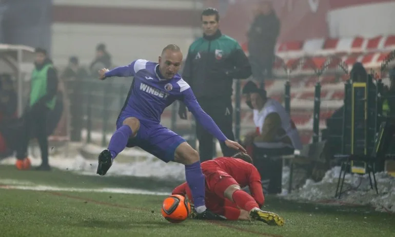 Етър изпусна аванс от два гола и направи реми с Царско село - Tribune.bg