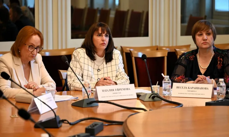 Ефремова: Всички социални плащания са гарантирани и ще бъдат изплатени навреме - Tribune.bg