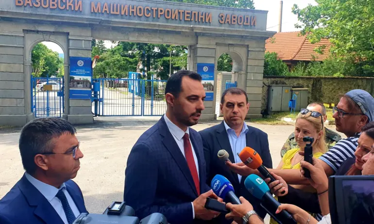 Богданов увери, че държавата взима всички мерки за сигурността на военните заводи - Tribune.bg
