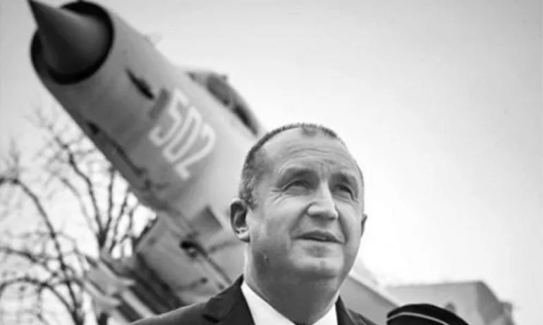 През 1989: Радев, член на БКП, допуснал предпоставка за летателно произшествие - Tribune.bg